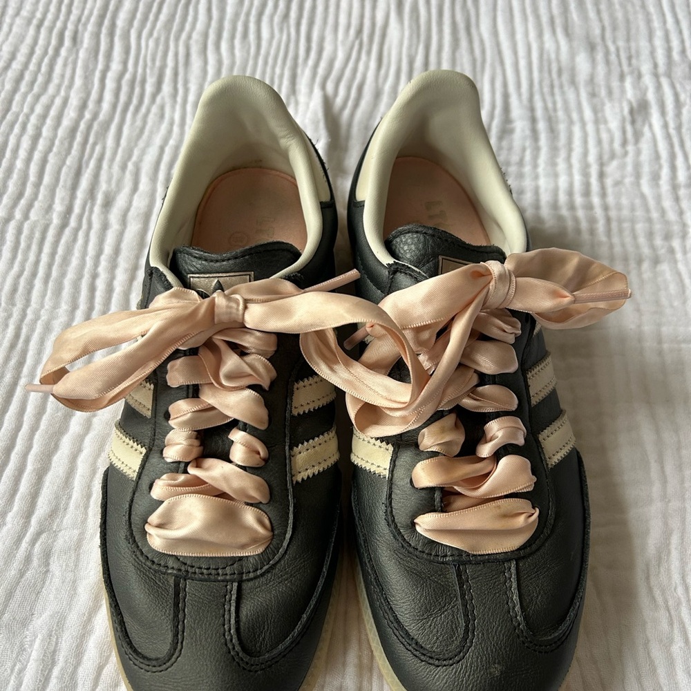 adidas Samba OG "Black Pink Ribbon Laces", Sz. 5.5